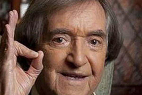 El papa Francisco llamoacute por teleacutefono  a Balaacute para felicitarlo por sus 90 antildeos