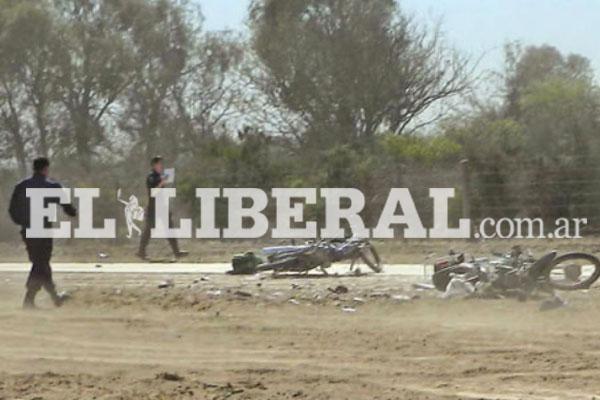Fuerte choque entre dos motos- uno de los conductores se encuentra con lesiones graves