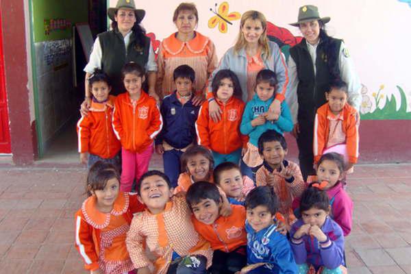 Guardaparques de Copo brindaron una charla a nintildeos de Los Pirpintos