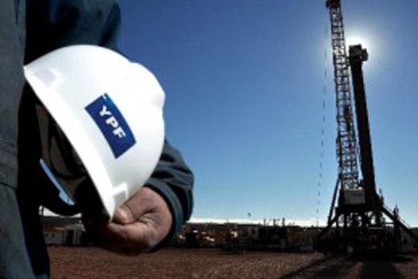 YPF paroacute la produccioacuten por un bloqueo de la comunidad mapuche