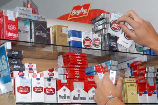 En los cigarrillos el Estado recauda 11 millones por diacutea y ahora aumentan 8-en-porciento-
