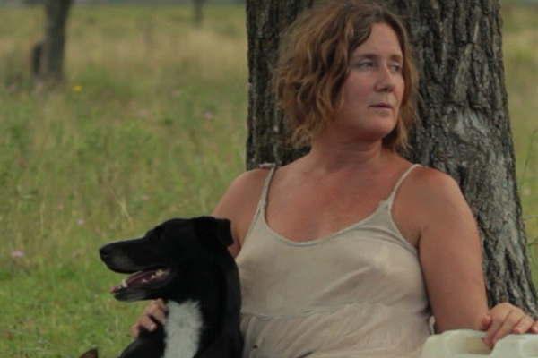 Veroacutenica Llinaacutes estrena la peliacutecula que salvoacute su vida