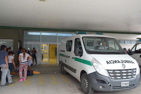 Motociclista grave al caer en un pozo ciego