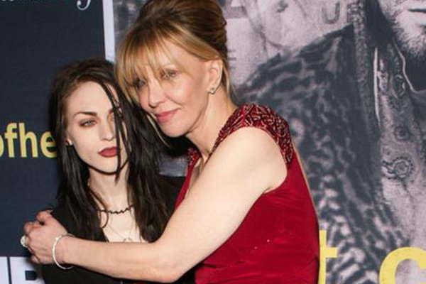 Se casoacute Frances Bean la hija de Kurt Cobain y no invitoacute a su mamaacute