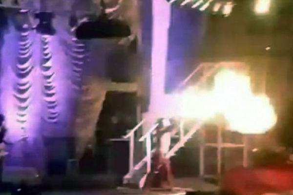 Pity Aacutelvarez escupioacute fuego en un recital y terminoacute en la comisariacutea