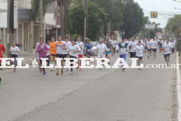 Con maacutes de 2000 participantes se disputoacute la maratoacuten Dr Ramoacuten Carrillo