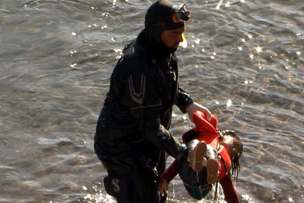 Otro drama de los refugiados- tres nintildeos y un bebeacute se ahogaron en Grecia