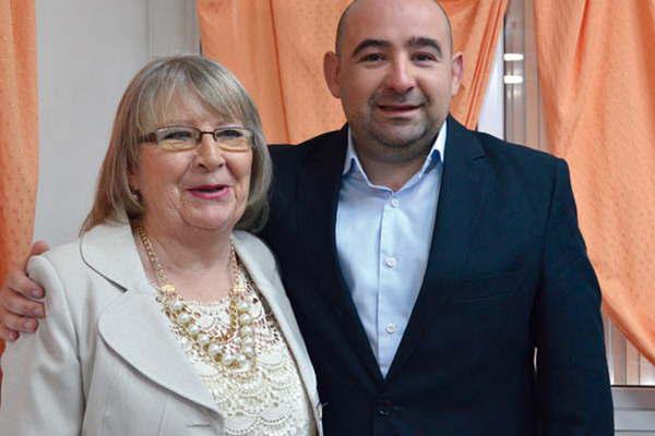 Lo veo todos los fines de semana y siempre nos llama dos veces al diacutea