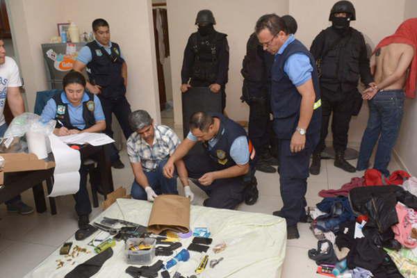 Javier Hernaacuten Pino habriacutea confesado que roboacute 25 mil a los hermanos Ponisio