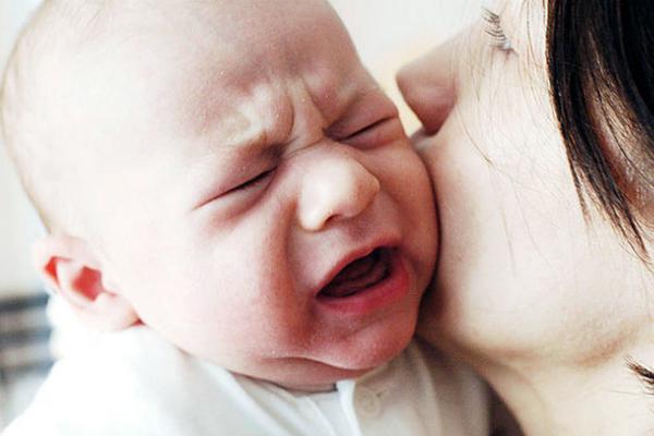 Por queacute los nintildeos se portan peor cuando estaacuten con su mamaacute