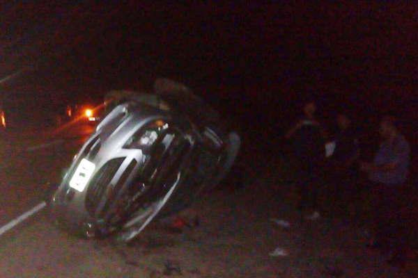 Una mujer y su hija de 3 antildeos mueren  en traacutegico accidente sobre ruta 34