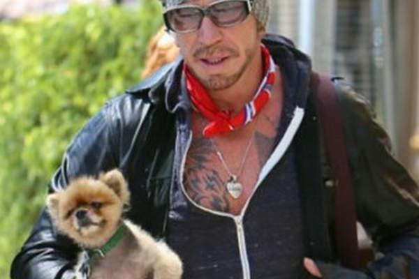 Rourke dijo que su perro lo salvoacute del suicidio