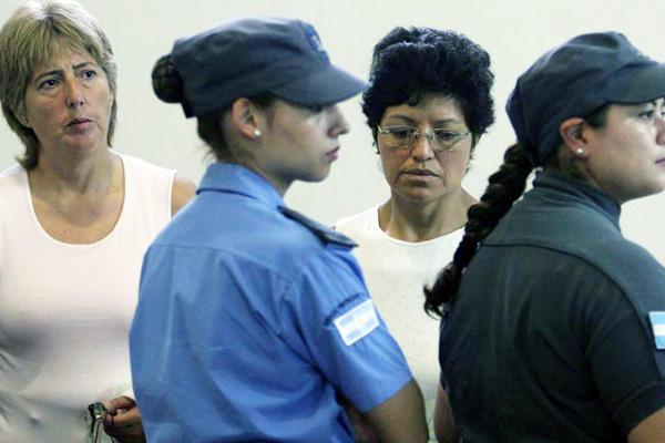 Una de las detenidas en el caso Betty Argantildearaz quedaraacute libre como un hombre