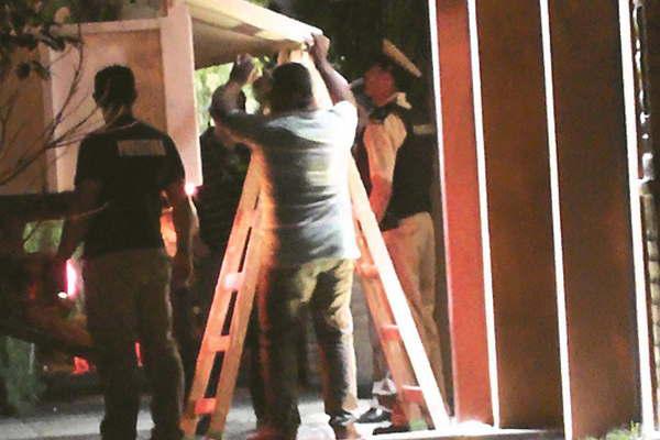 Allanaron una casa de familia de Quimiliacute sospechosa de vender meteoritos a Alemania