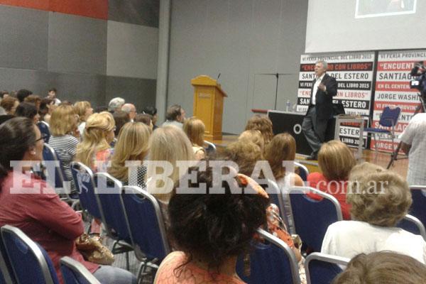 El Dr Daniel Loacutepez Rossetti brindoacute una conferencia en la Feria del  Libro