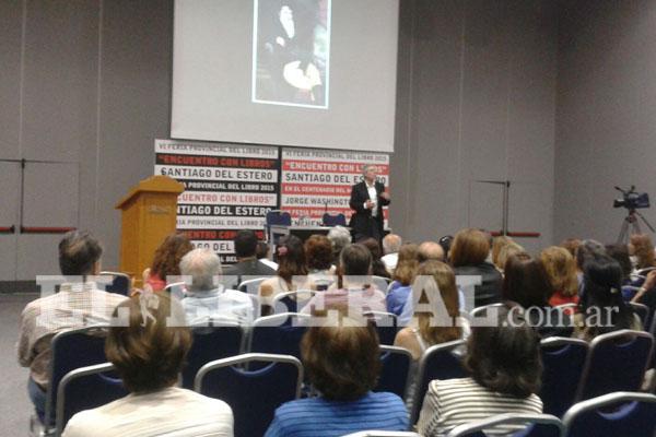 El Dr Daniel Loacutepez Rossetti brindoacute una conferencia en la Feria del  Libro