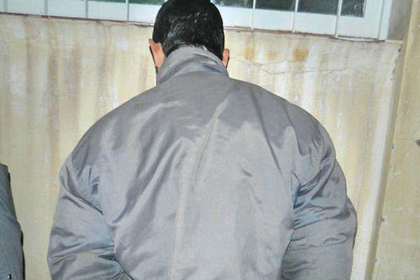 Capturan a un hombre que llevaba media res en una motocicleta