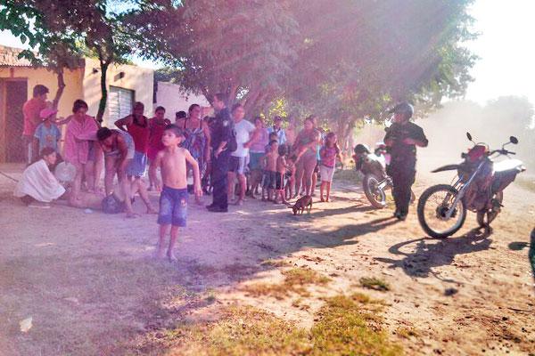 Feroz pelea entre un centenar de joacutevenes dejoacute como saldo a varios heridos 