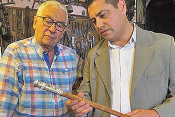 Amenazaron a Pallarols por la entrega del bastoacuten de mando