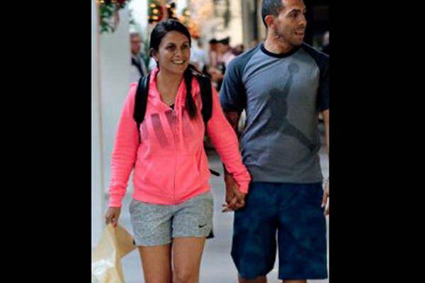 Las millonarias y felices vacaciones de Carlos Teacutevez y su mujer en Miami