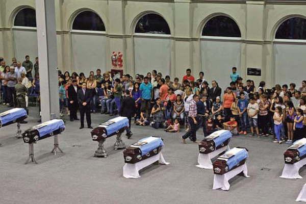 Velan desde anoche a los gendarmes fallecidos en la tragedia de Salta
