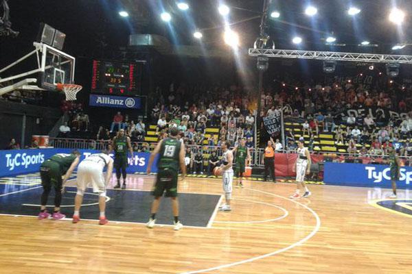 Suacuteper 4- en un intenso partido Gimnasia Indalo le ganoacute a Oliacutempico