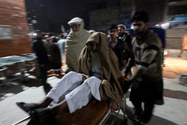 Sismo dejoacute 4 muertos y decenas de heridos en Afganistaacuten y Pakistaacuten
