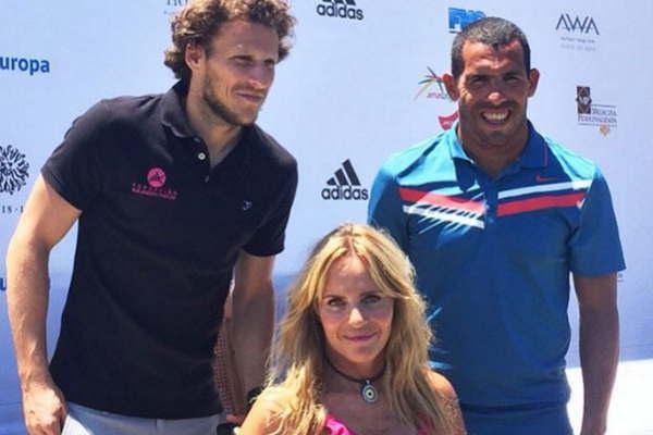 Carlos Teacutevez jugoacute al golf para ayudar a los Forlaacuten