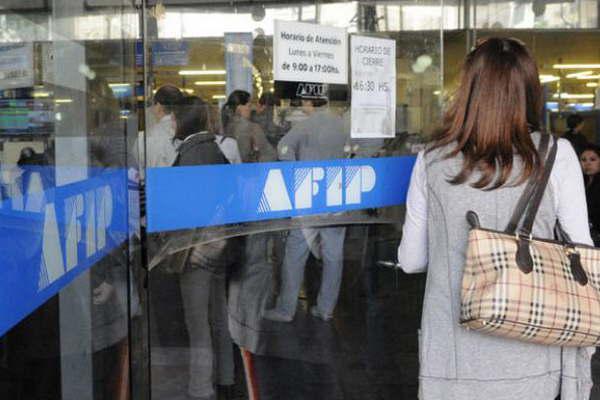 Eliminan obligatoriedad de datos biomeacutetricos y habraacute que pedir turno viacutea web por la devolucioacuten