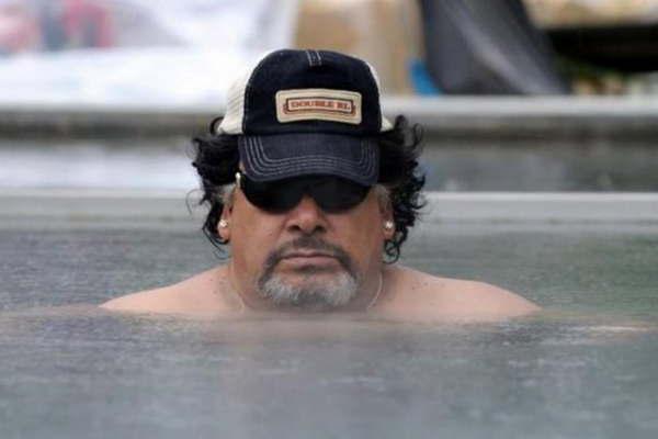 El increiacuteble parecido de Roly Serrano con Maradona