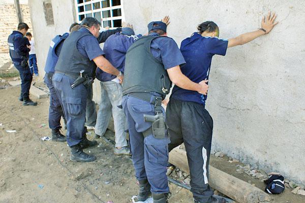 Detienen a cuatro tucumanos con 30 gramos de marihuana en Friacuteas