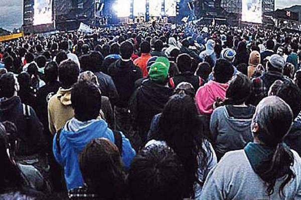 El temporal no opacoacute el inicio del Cosquiacuten Rock