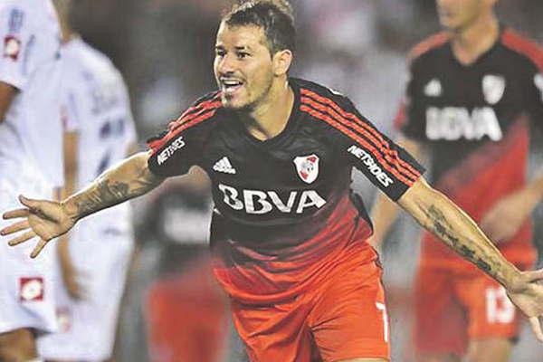 River tuvo un debut a puro gol en Nuacutentildeez