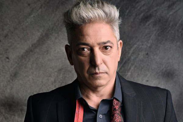 El cantante Marcelo Moura dice Disculpen la demoura