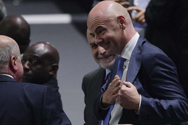 Hijo de un quiosquero y domina siete idiomas