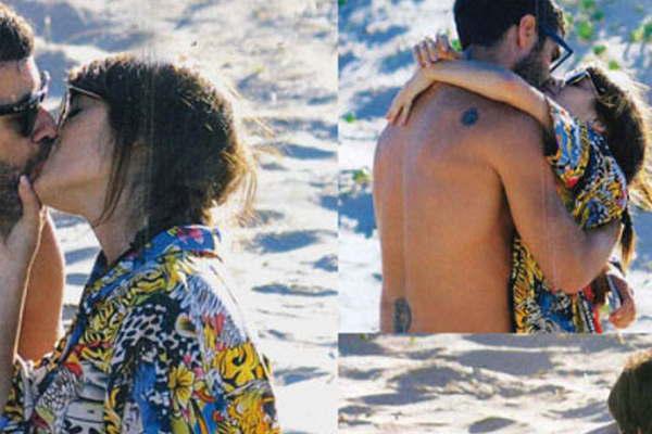 Lali Espoacutesito y Mariano Martiacutenez apasionados  