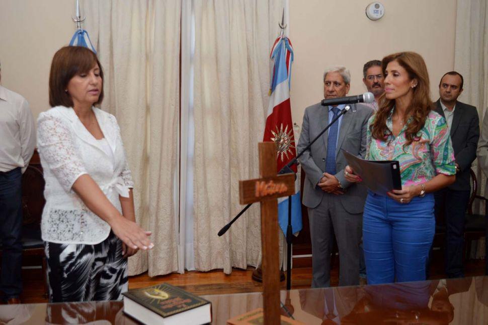 Asumioacute la nueva ministra de Agua y Medio Ambiente