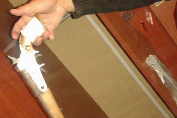 Drogas Peligrosas y Gendarmeriacutea Nacional allanaron el Bdeg Los Naranjos