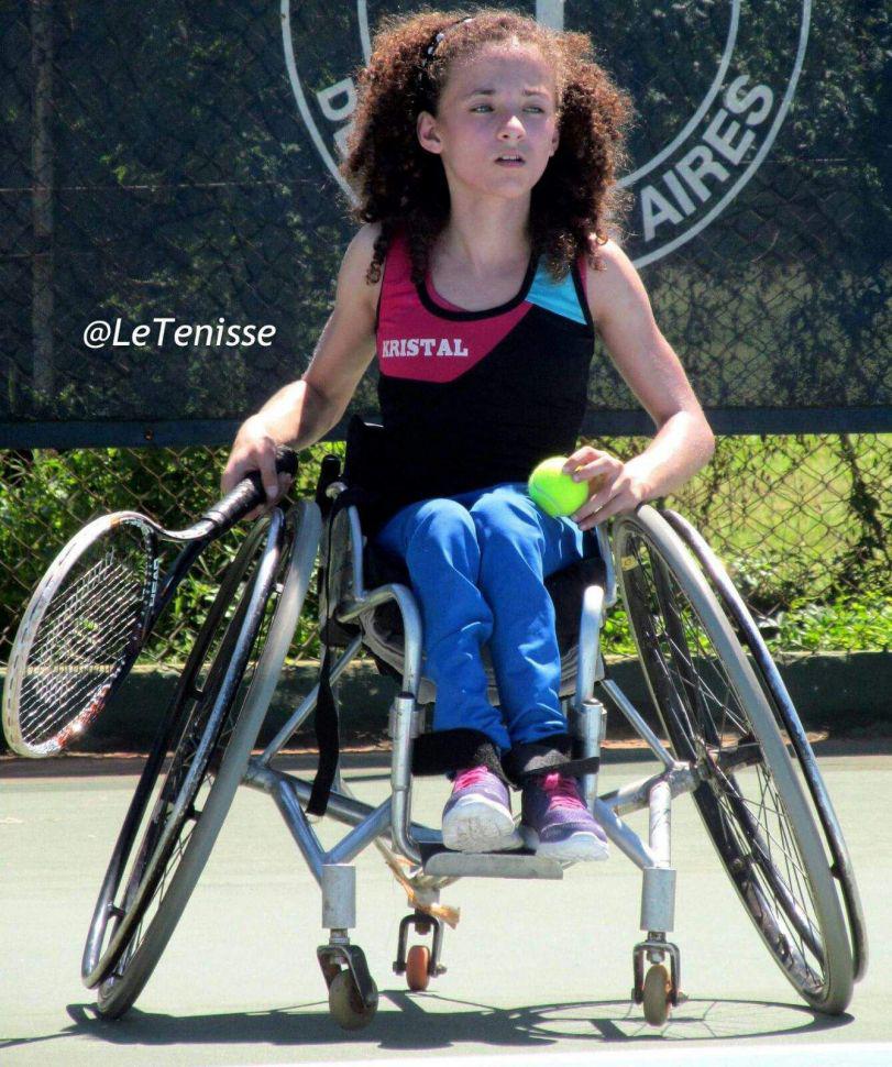 Kristal Saddi demostroacute su talento en el tenis adaptado y conquista a todo el paiacutes por su ejemplo de superacioacuten