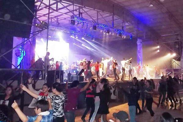 Con una pentildea Monte Quemado alista el 27deg Festival del Queso Copentildeo