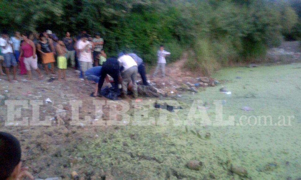 Dos nintildeos encontraron un cadaacutever en represa de Suncho Corral
