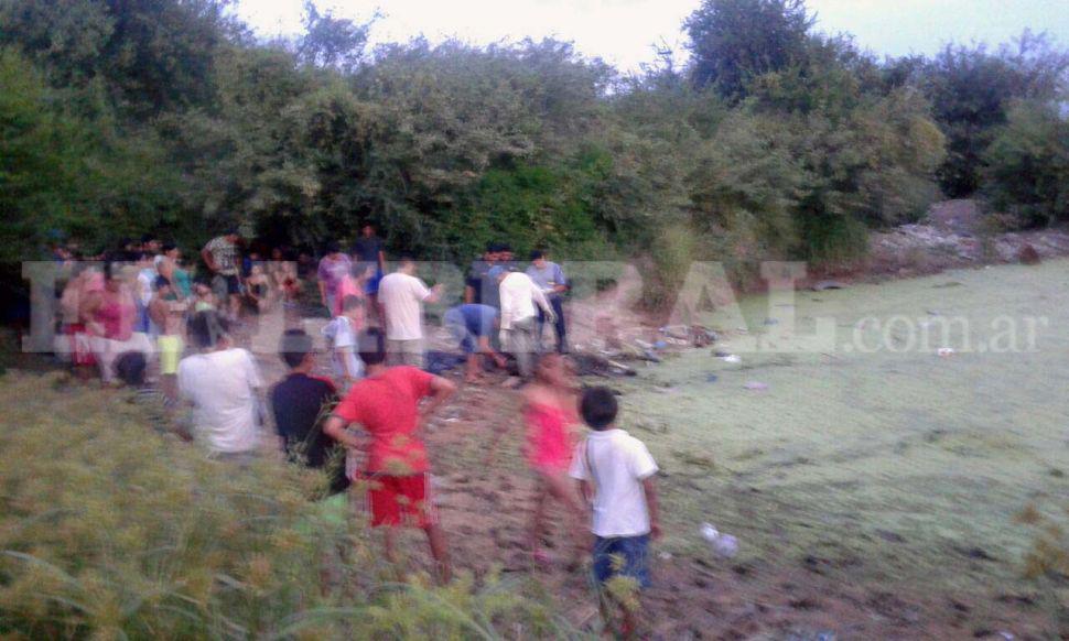 Dos nintildeos encontraron un cadaacutever en represa de Suncho Corral