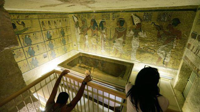 Hallan dos nuevas caacutemaras secretas en la tumba de Tutankamon