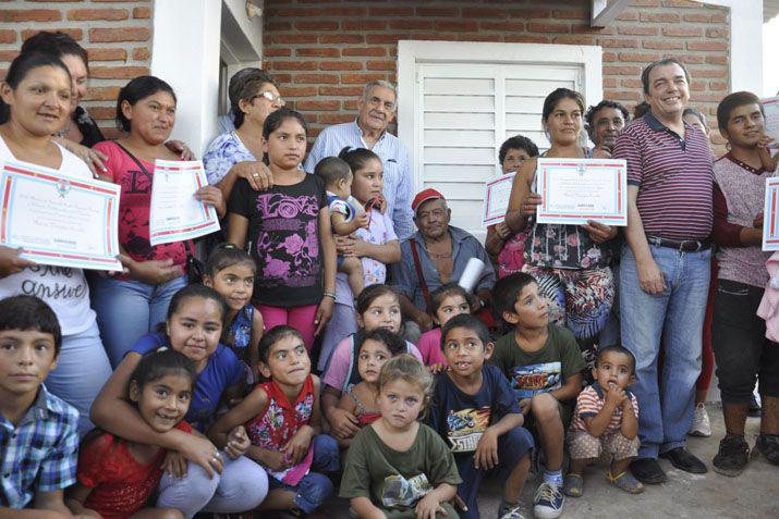 Riacuteo Hondo- maacutes familias beneficiadas con viviendas sociales