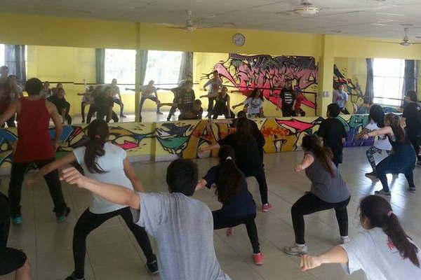 El estudio de danzas Matiacuteas Mendoza comenzoacute su ciclo 