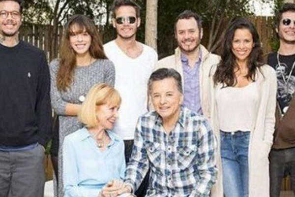 Palito Ortega reunioacute a sus seis hijos