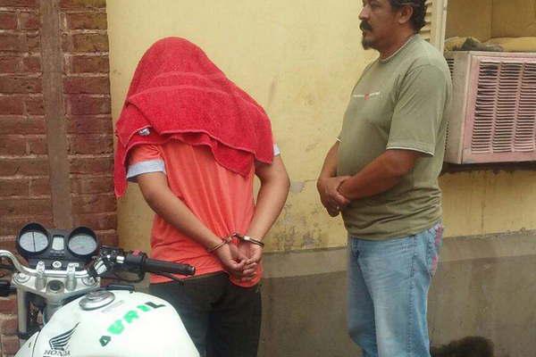 Intentó robar a una mujer protagonizó un accidente y fue atrapado