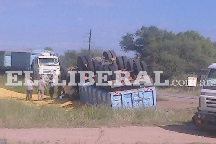 Camionero salioacute despedido tras chocar dos vacas