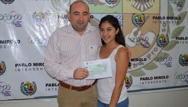 Entregaron ayuda econoacutemica a deportistas en La Banda