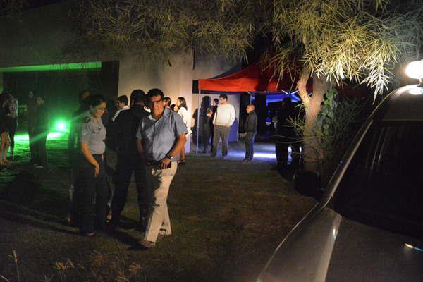 Cientos de adolescentes ebrios fueron desalojados de fiestas clandestinas